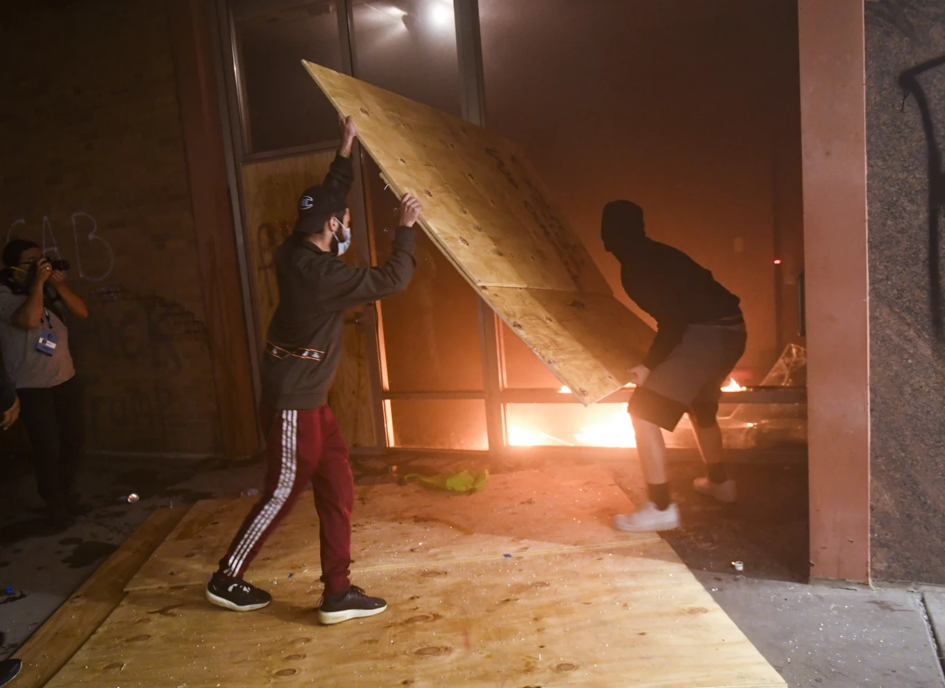 Protesty wzburzonych śmiercią George'a Floyda z rąk policji.