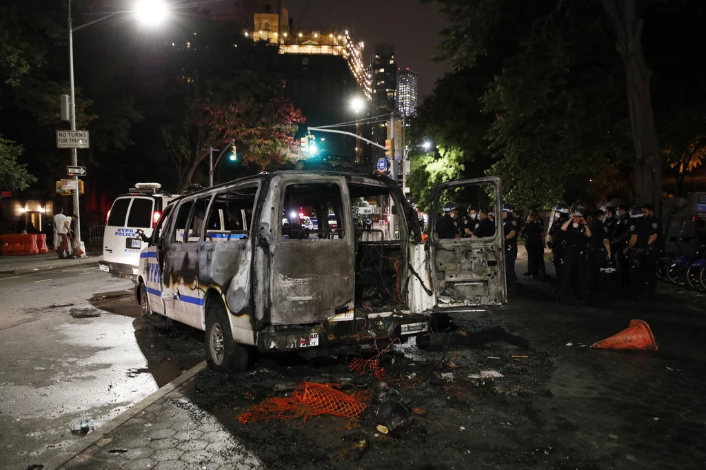 Mające początkowo pokojowy charakter protesty na Manhattanie, a zwłaszcza na Brooklynie, przerodziły się w gwałtowne zamieszki