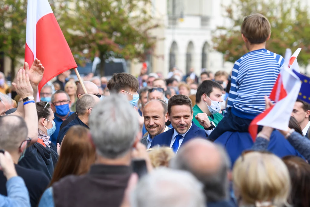 Rafał Trzaskowski ostatnio dużo czasu spędza w podróży