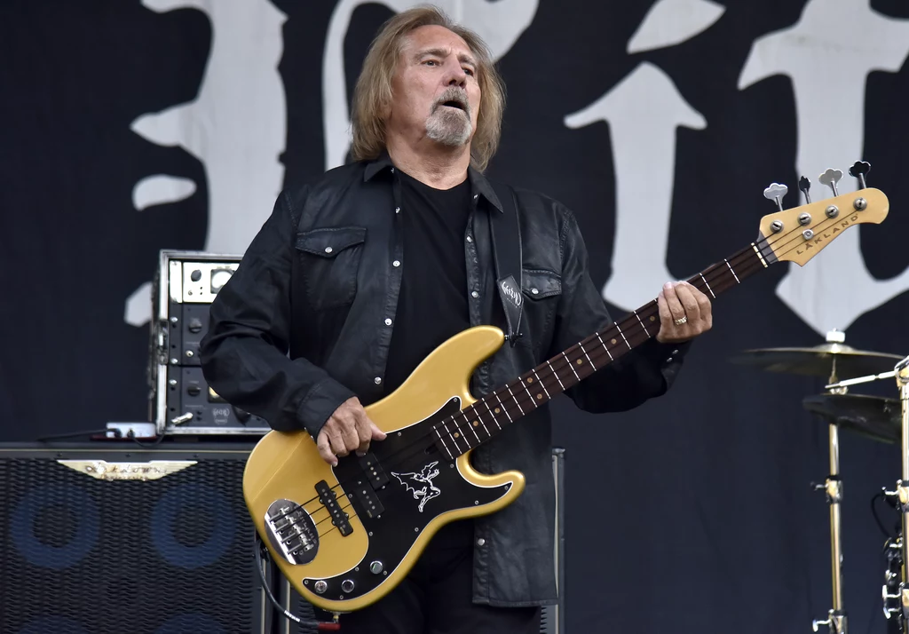Geezer Butler jest autorem tekstów Black Sabbath Geezer Butler jest autorem tekstów Black Sabbath