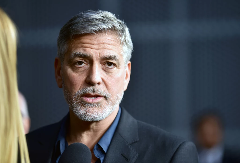 Okazało się, że George Clooney jest utalentowanym fryzjerem