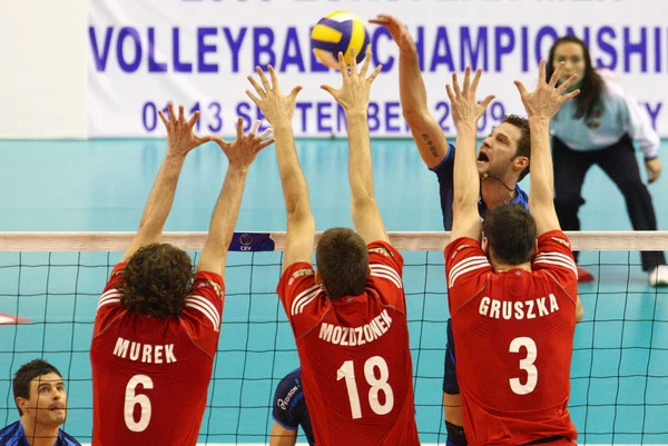 Dawid Murek (z lewej) podczas meczu kadry w 2008 roku