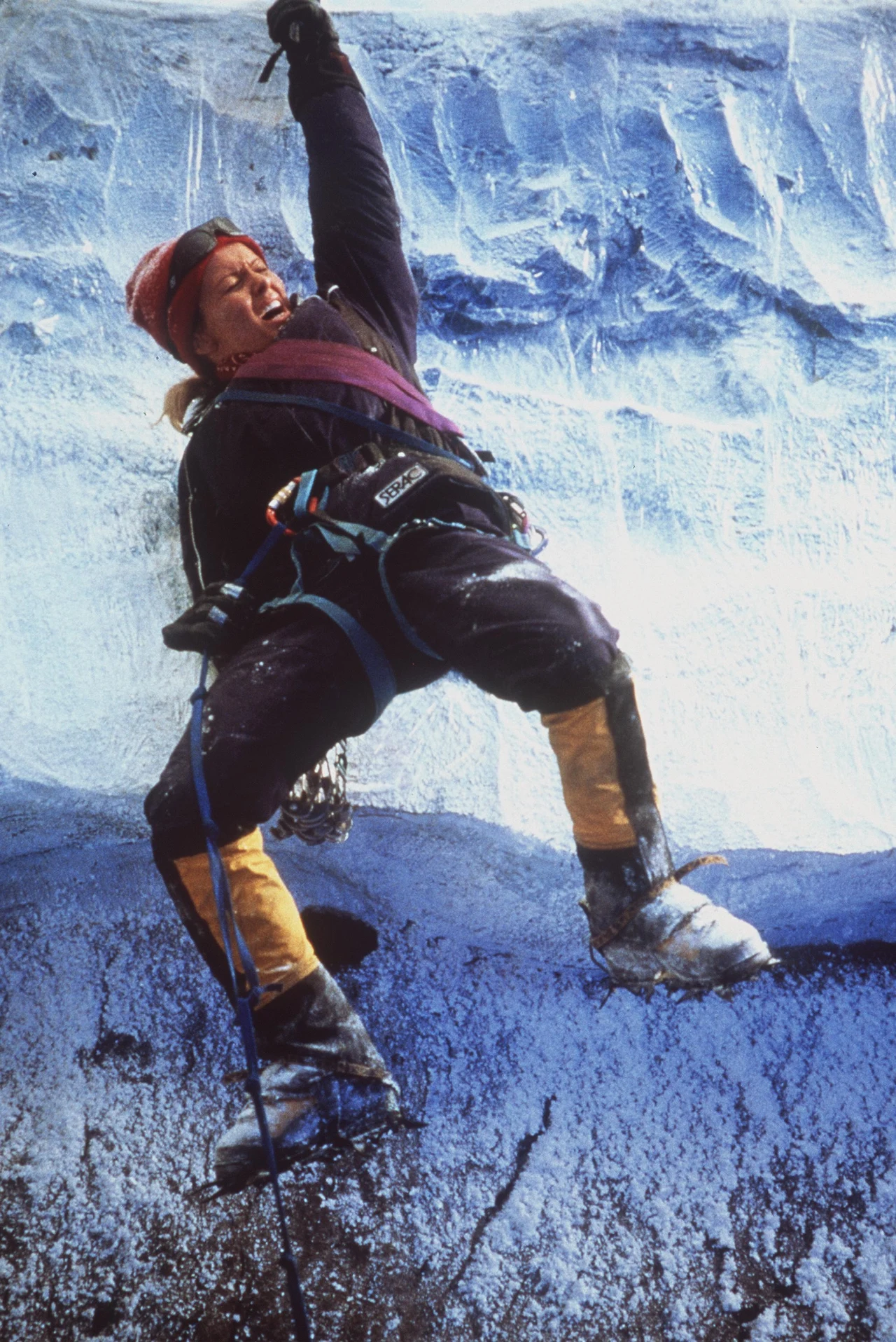 Rok później ponownie spotkała się na planie z twórcą "GoldenEye", Martinem Campbellem. Tym razem przy okazji pracy nad thrillerem "Granice wytrzymałości" (2000), opowiadającym o grupie śmiałków organizujących wyprawę ratunkową po alpinistów, którzy ugrzęźli w lodowej szczelinie na K2. Scorupco wcielała się w filmie w kanadyjską lekarkę Monique Aubertine.