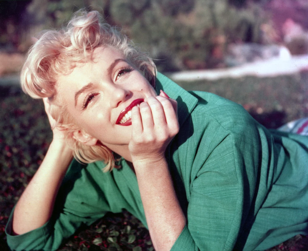 Marilyn Monroe dużą wagę przykładała do wyglądu. Jej ubrania były szyte według określonego szablonu, który podkreślał talię