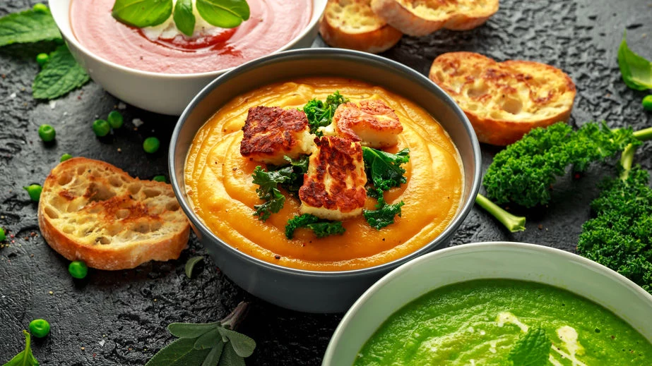 Ser halloumi to też ciekawy dodatek do zup typu krem, szczególnie brokułowej i pomidorowej