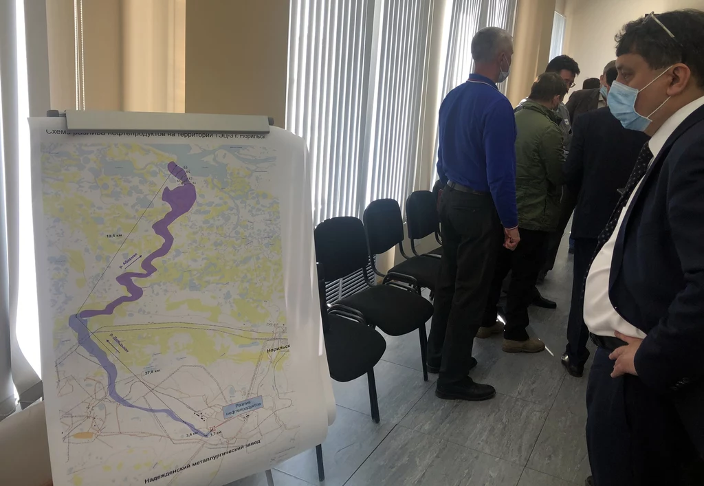 Minister energetyki Aleksandr Nowak zwrócił się w środę do największych rosyjskich koncernów branży naftowo-gazowej z prośbą, by korzystając ze swych doświadczeń pomogły w likwidacji skutków katastrofy. Minister energetyki Aleksandr Nowak zwrócił się w środę do największych rosyjskich koncernów branży naftowo-gazowej z prośbą, by korzystając ze swych doświadczeń pomogły w likwidacji skutków katastrofy.
