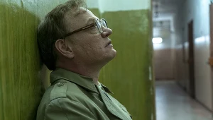 Jarred Harris w scenie z serialu "Czarnobyl"