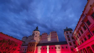 Duży dziedziniec Zamku Książąt Pomorskich w Szczecinie.