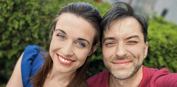 Julia Kamińska i Filip Bobek cieszą się, że wrócili na plan "BrzydUli"