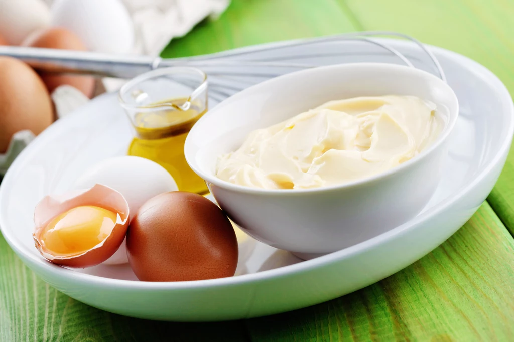 Jakich dodatków warto użyć do wielkanocnych potraw zamiast majonezu?