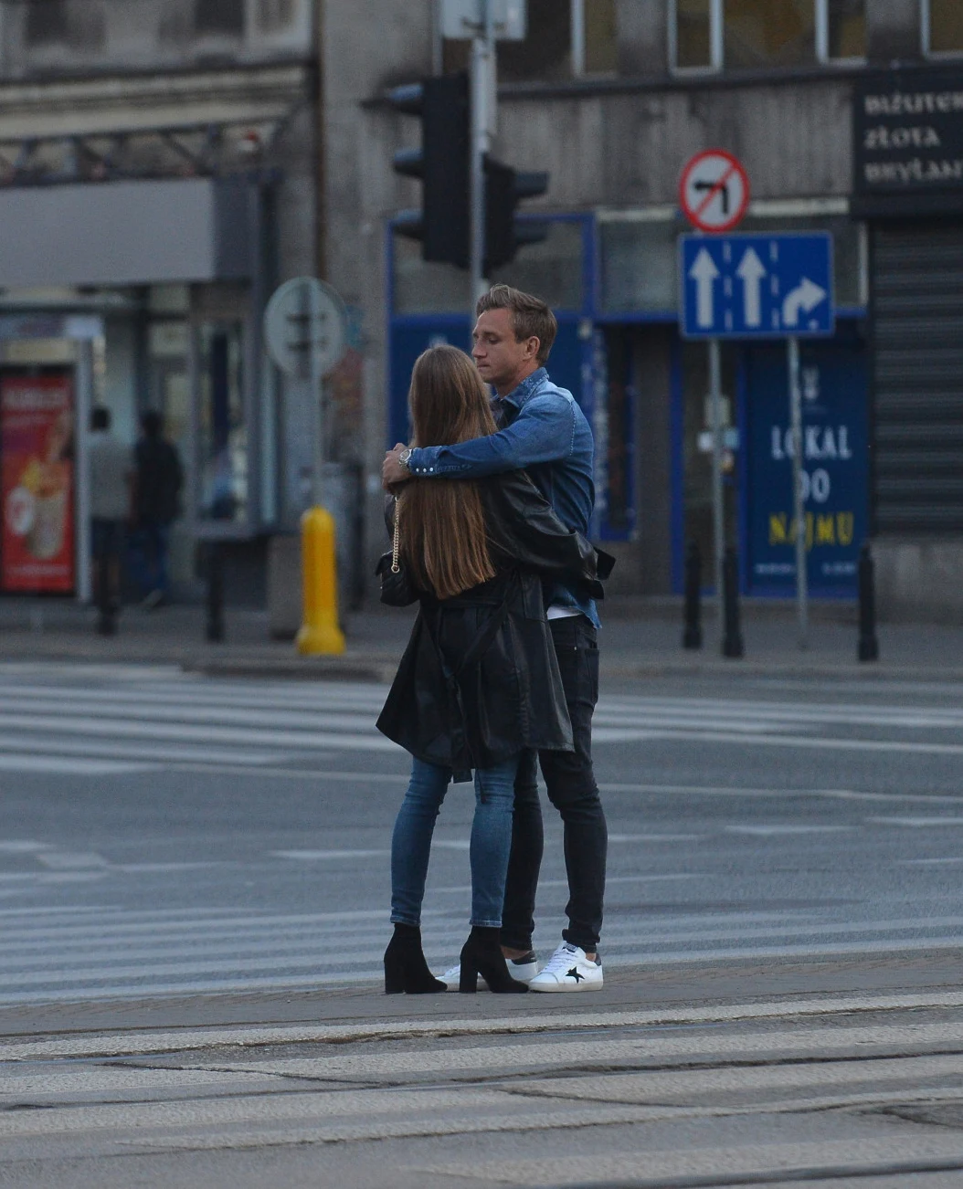 Jakub Rzeźniczak z tajemniczą kobietą Jakub Rzeźniczak z tajemniczą kobietą