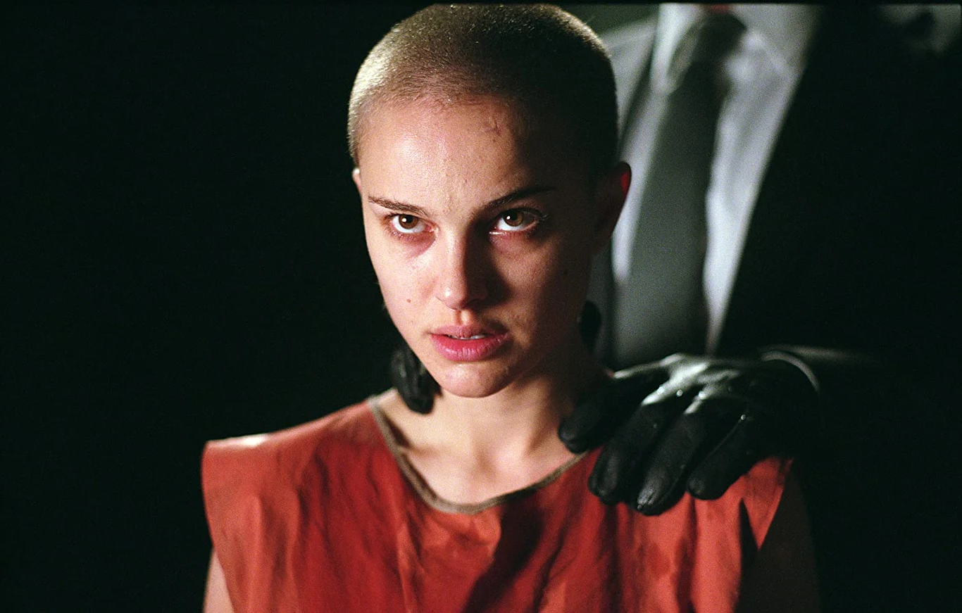 Natalie Portman w filmie "V jak Vendetta"