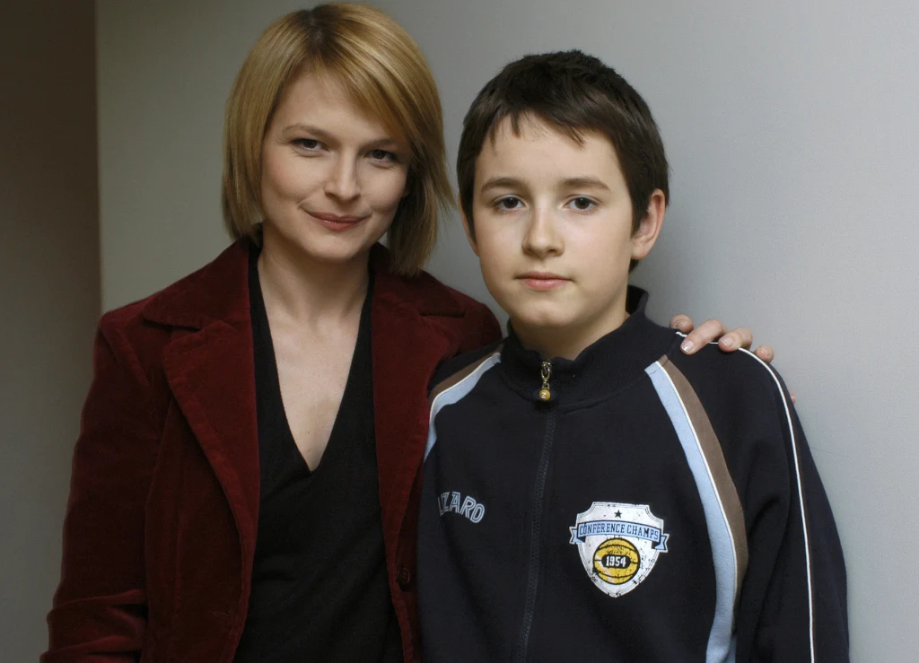 Dominika Ostałowska i Franciszek Przybylski na planie "M jak miłość", 2005 r.