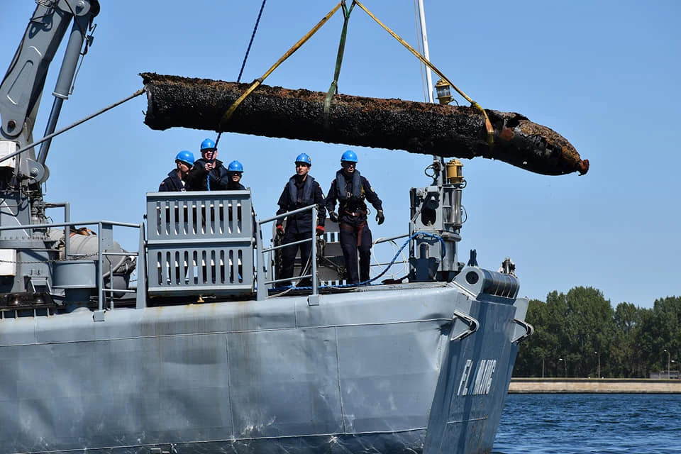 Specjaliści od podwodnych zadań z 8. FOW wydobyli torpedy na pokład niszczyciela min ORP "Flaming" i przetransportowali je do Punktu Bazowania Hel, gdzie zostały przekazane Patrolowi Saperskiemu.