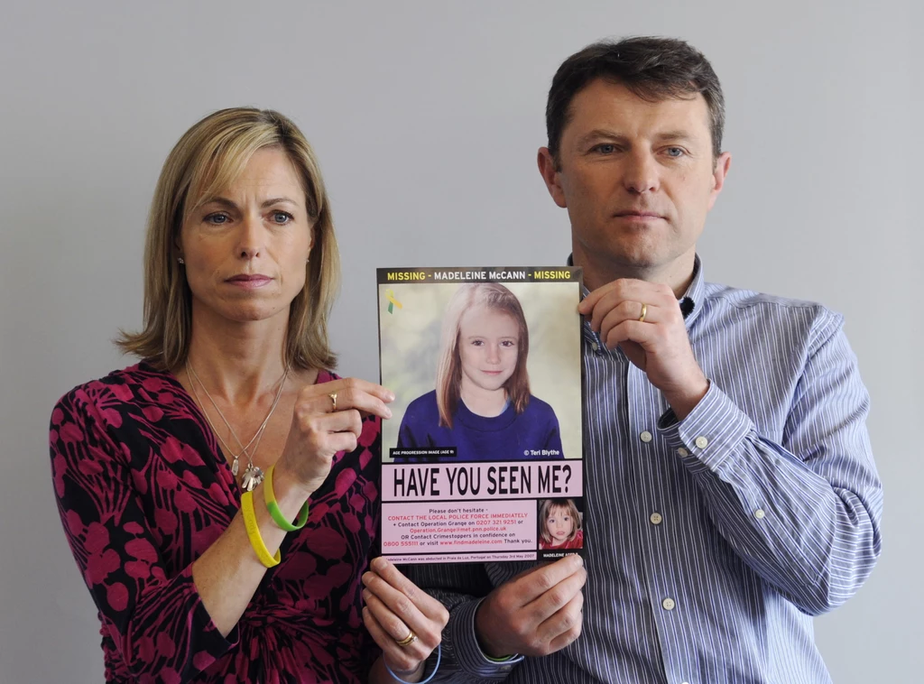 Czy zagadka zaginięcie Madeleine McCann zostanie wreszcie rozwiązana? Na zdjęciu: rodzice dziewczynki z jej zdjęciem Czy zagadka zaginięcie Madeleine McCann zostanie wreszcie rozwiązana? Na zdjęciu: rodzice dziewczynki z jej zdjęciem