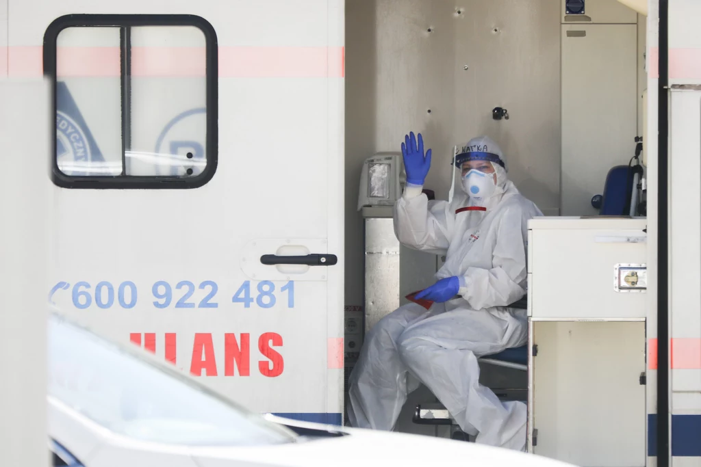 Ambulans przy oddziale zakaźnym w Krakowie Ambulans przy oddziale zakaźnym w Krakowie
