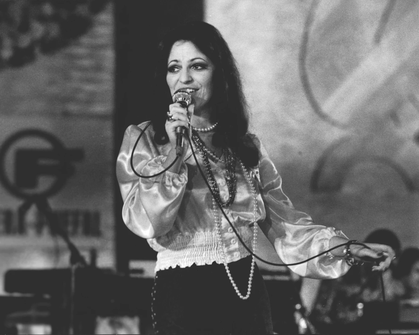 Ślub kościelny wzięli w 1971 roku w kościele pw. św. Anny na poznańskim Łazarzu. Wkrótce przeprowadzili się do stolicy. Tam, w 1972 roku, Anna postanowiła poświęcić się karierze solowej. Jarosław został jej osobistym kompozytorem.