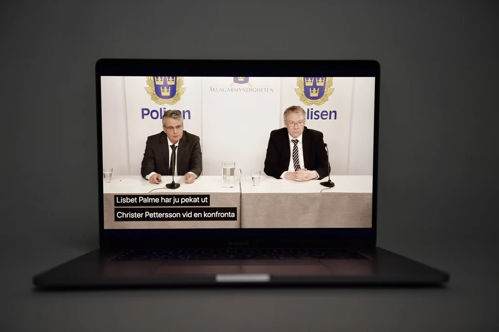 Konferencja prasowa, na której przedstawiono wyniki śledztwa, odbyła się online z powodu epidemii koronawirusa. Konferencja prasowa, na której przedstawiono wyniki śledztwa, odbyła się online z powodu epidemii koronawirusa.