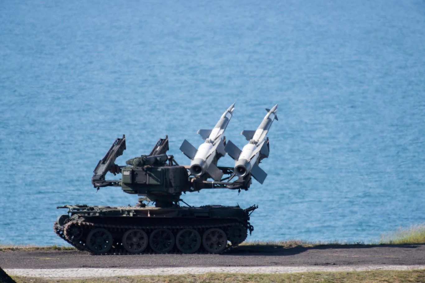 Pierwsze zestawy tego systemu trafiły do Polski w 1969 roku. Osiem lat po rozpoczęciu produkcji seryjnej. Rakiety mają zasięg 25 kilometrów i mogą razić cele do wysokości 18000 metrów.