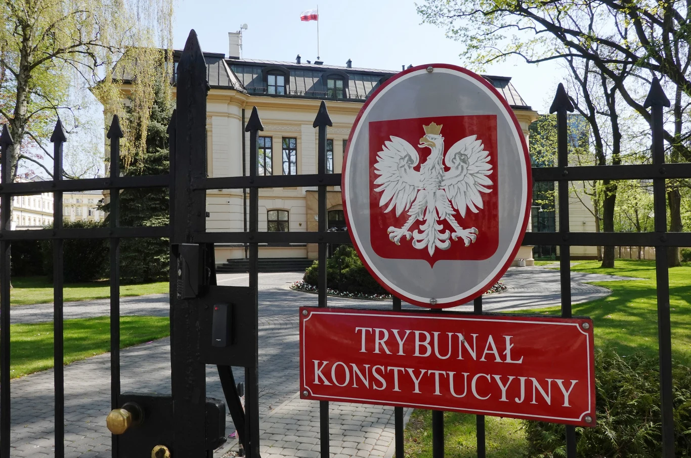 Trybunał Konstytucyjny Trybunał Konstytucyjny
