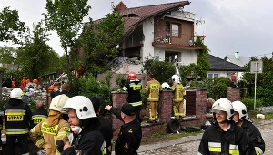 Strażacy w miejscu wybuchu gazu