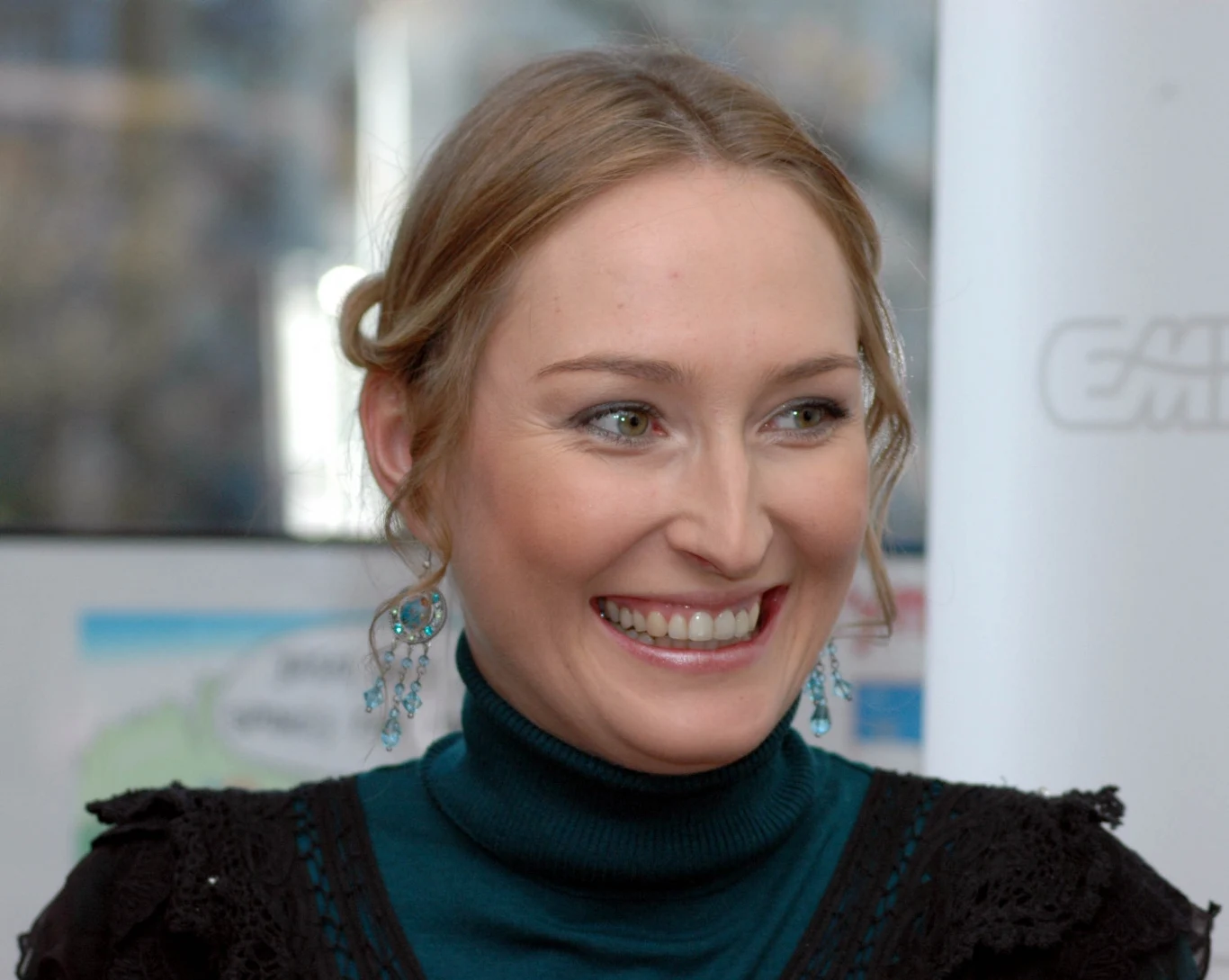 Nie zagrzała jednak długo miejsca w szeregach Varius Manx - po dwóch latach zdecydowała się odejść. Sukces okazał zbyt ciężki i postrzegany był przez nią jako skutek uboczny jej największej życiowej pasji, czyli muzyki.