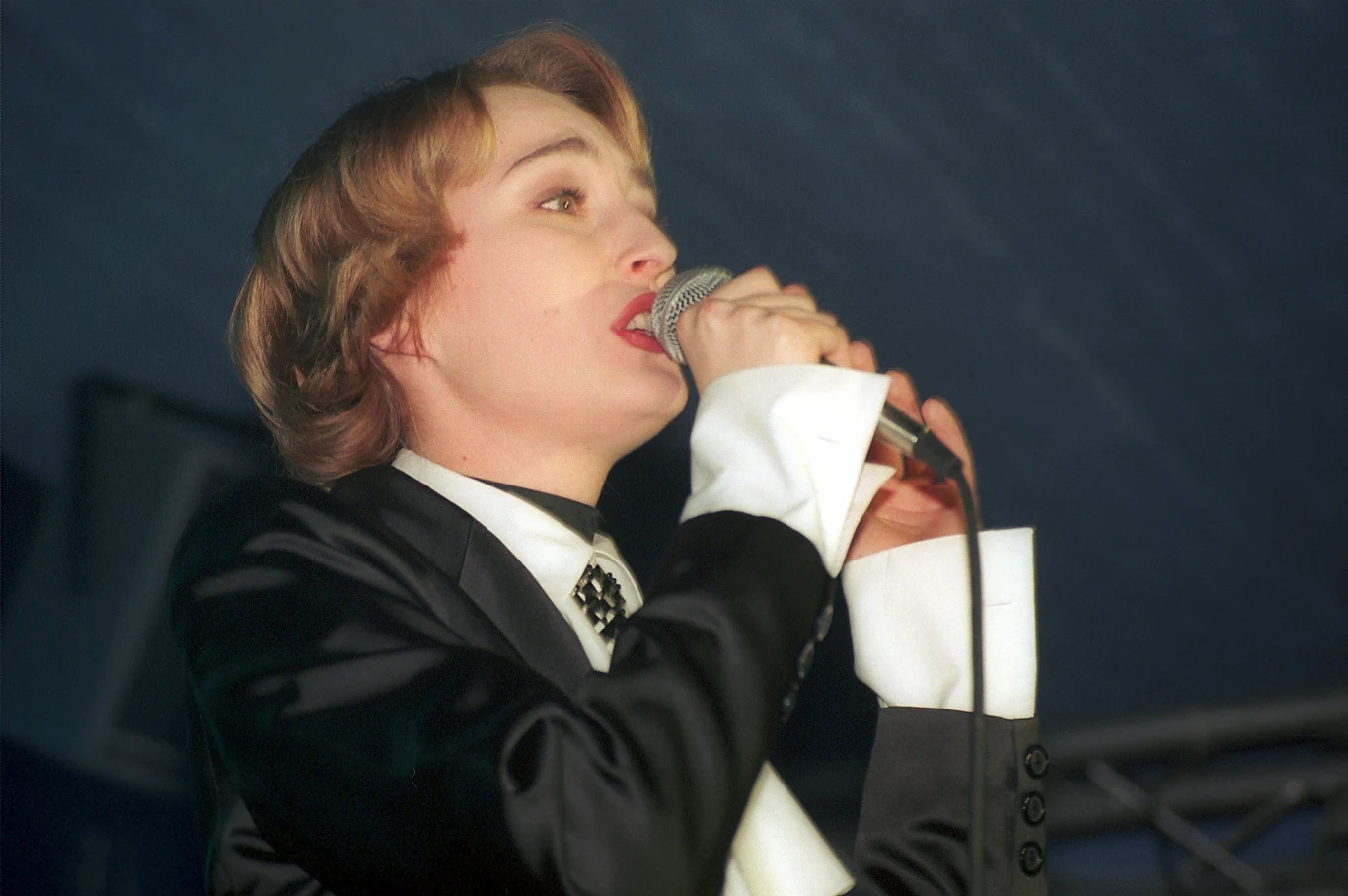 Lipnicka od wczesnych lat wykazywała się dużą samodzielnością. W wieku 15 lat pracowała już jako modelka. W 1994 roku zasiliła skład zespołu Varius Manx, który podbił serca fanów w latach 90.