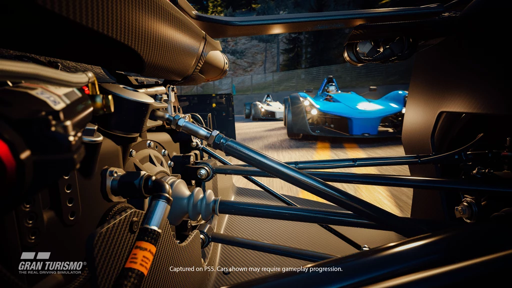 Nie może oczywiście obyć się bez samochodów. Całkowita nowość to Mazda RX-Vision, jest też przedziwne BAC Mono oraz Porsche 917K. 