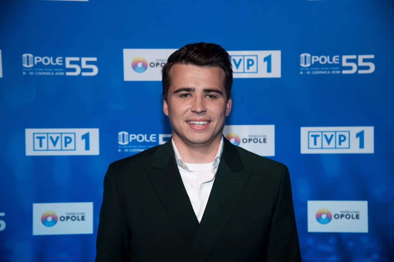 Po drodze otrzymaliśmy też singel "Daj nam chwilę" nagrany z Pauliną Sykut-Jeżyną, stworzony na potrzeby filmu "Narzeczony na niby". W 2018 roku Iwaneczko wystąpił również podczas debiutów na Festiwalu w Opolu. 