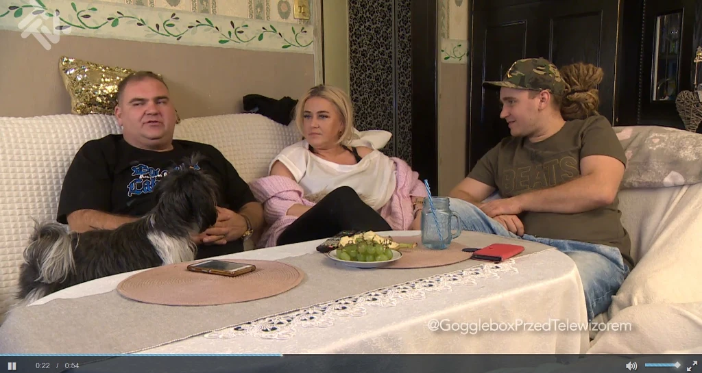 Agnieszka Kotońska z mężem i synem - screen z programu "Gogglebox. Przed telewizorem" Agnieszka Kotońska z mężem i synem - screen z programu "Gogglebox. Przed telewizorem"