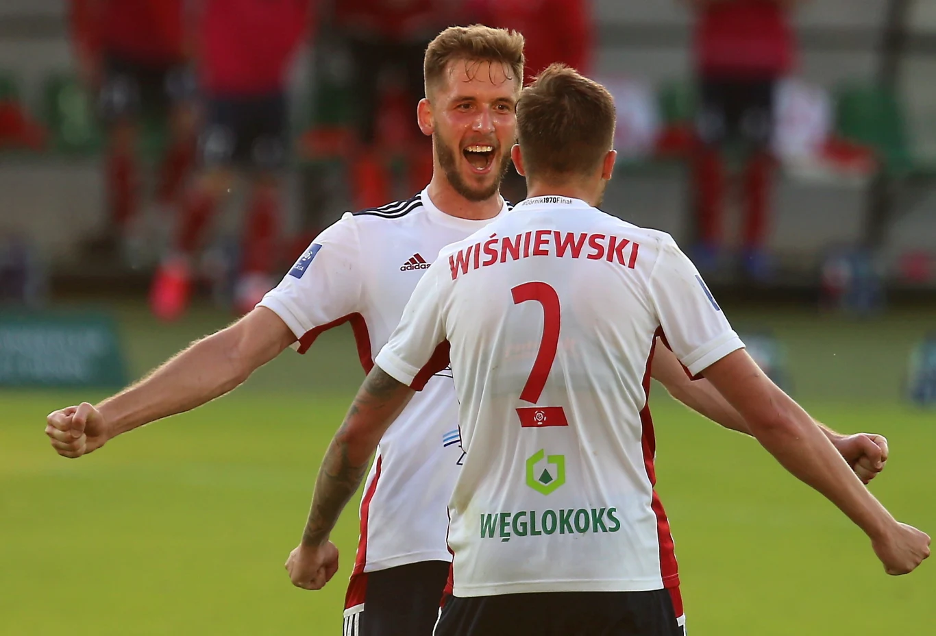  Piłkarze Górnika Zabrze Paweł Bochniewicz (tył) i Przemysław Wiśniewski (przód) celebrują zdobytego gola