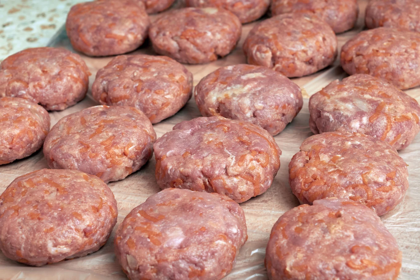 Magda Gessler radzi, aby kotlety mielone zrobić z mieszanki wieprzowiny oraz wołowiny Magda Gessler radzi, aby kotlety mielone zrobić z mieszanki wieprzowiny oraz wołowiny