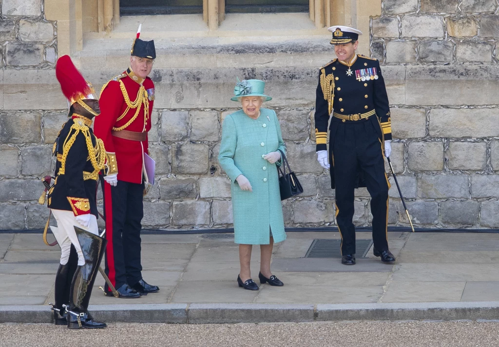 Monarchini widocznie nie chciała rezygnować z ulubionej rozrywki nawet w takich okolicznościach, tym bardziej że w ciągu ostatnich kilku miesięcy musiała zmierzyć się z wieloma kryzysami. Monarchini widocznie nie chciała rezygnować z ulubionej rozrywki nawet w takich okolicznościach, tym bardziej że w ciągu ostatnich kilku miesięcy musiała zmierzyć się z wieloma kryzysami.