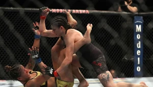 Julia Avila (z prawej)