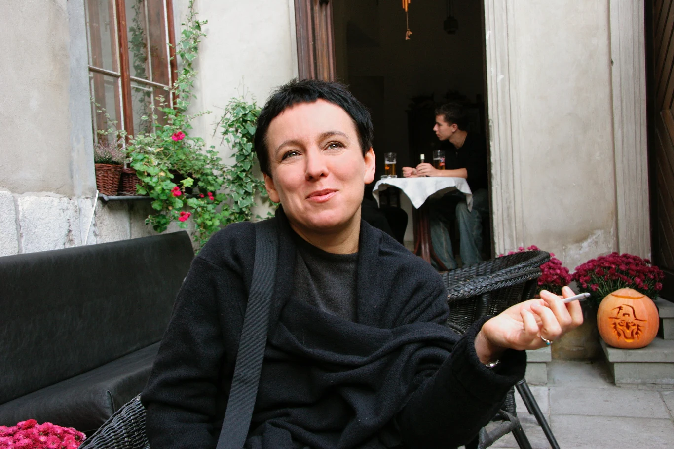 Tokarczuk jest od wielu lat wegetarianką i obrończynią zwierząt (najdobitniej wyraziła to w powieści „Pokot”). Głośno mówi, że jest feministką, wspiera działania na rzecz równouprawnienia, regularnie uczestniczy w paradach równości i podkreśla, jak ważna jest dla niej tolerancja. 