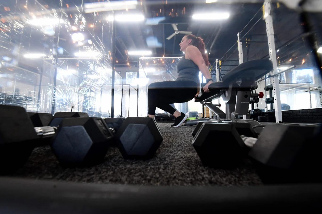 15 czerwca stan Kalifornia wszedł w trzecią fazę luzowania obostrzeń związanych z pandemią koronawirusa, otwierając między innymi siłownie i kluby fitness.