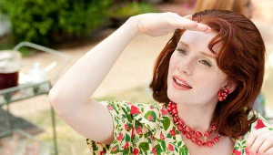 Bryce Dallas Howard w scenie z filmu "Służące"