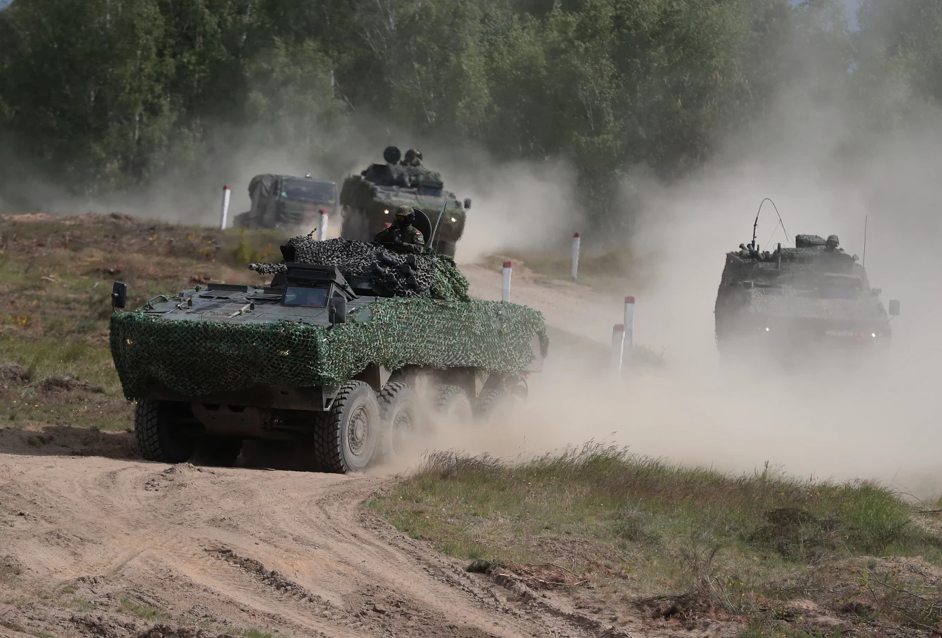 W powietrzu przeprawę osłaniały samoloty F-16 z 2. Skrzydła Lotnictwa Taktycznego i śmigłowce Mi-24 z 1. Brygady Lotnictwa Wojsk Lądowych. Główny ciężar jednak wzięli na siebie żołnierze amerykańskiej 3. Brygady Lotnictwa Bojowego. W powietrzu przeprawę osłaniały samoloty F-16 z 2. Skrzydła Lotnictwa Taktycznego i śmigłowce Mi-24 z 1. Brygady Lotnictwa Wojsk Lądowych. Główny ciężar jednak wzięli na siebie żołnierze amerykańskiej 3. Brygady Lotnictwa Bojowego.