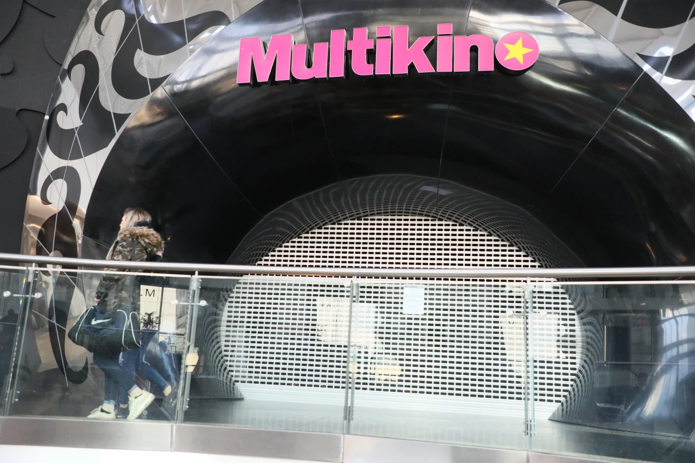 Multikino jako pierwsza duża sieć kinowa w Polsce otwiera swoje sale Multikino jako pierwsza duża sieć kinowa w Polsce otwiera swoje sale