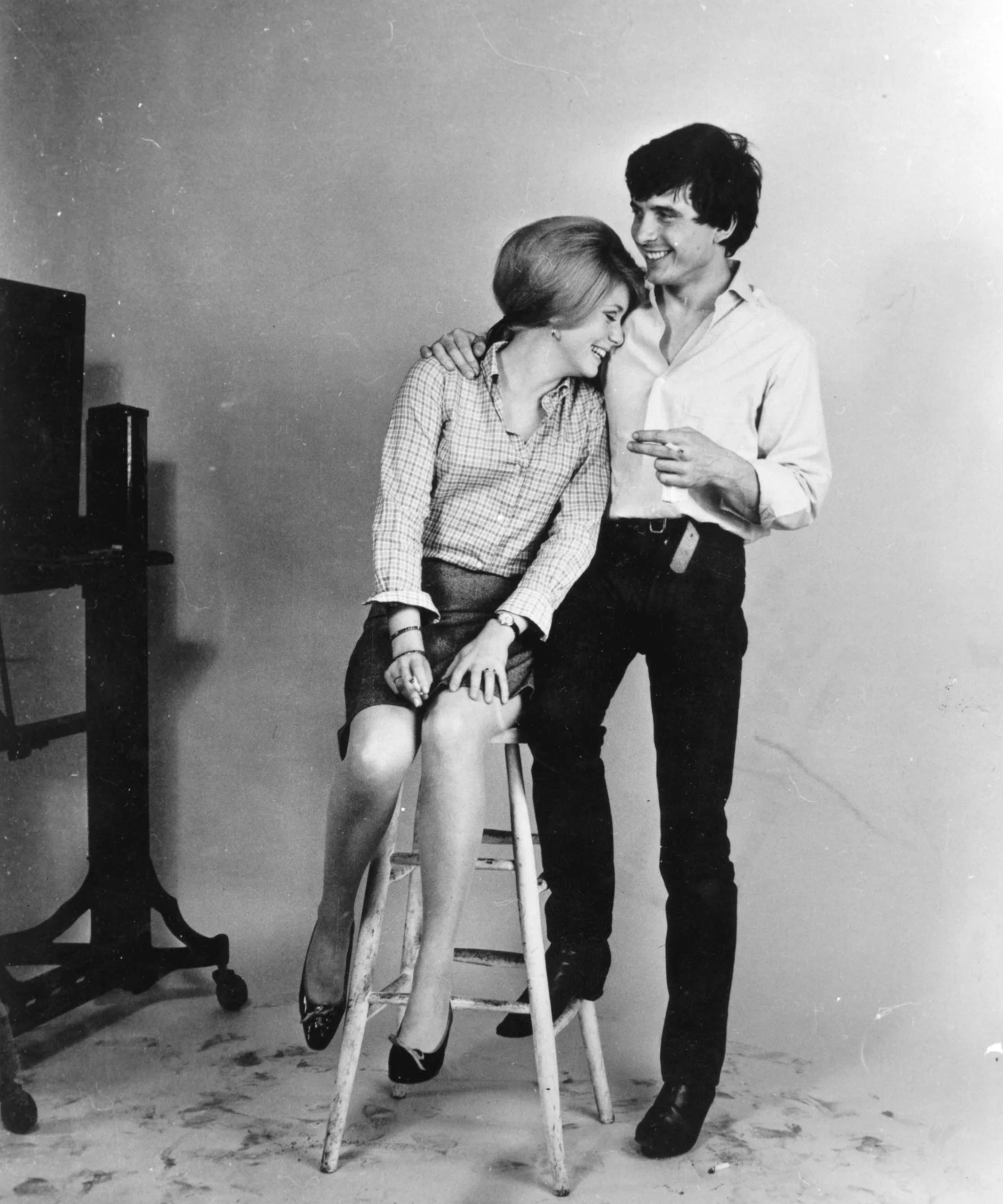 Polański namówił ją, żeby chociaż spotkała się z młodym, zdolnym fotografem Davidem Baileyem. "Zakochałam się od pierwszego wejrzenia. Lecz pozowanie dla 'Playboya' to chyba jedyna rzecz, jakiej w życiu żałuję. Już przy drugim spotkaniu z chłopakiem, który potem został moim mężem, byłam zupełnie naga" - opowiadała po latach.