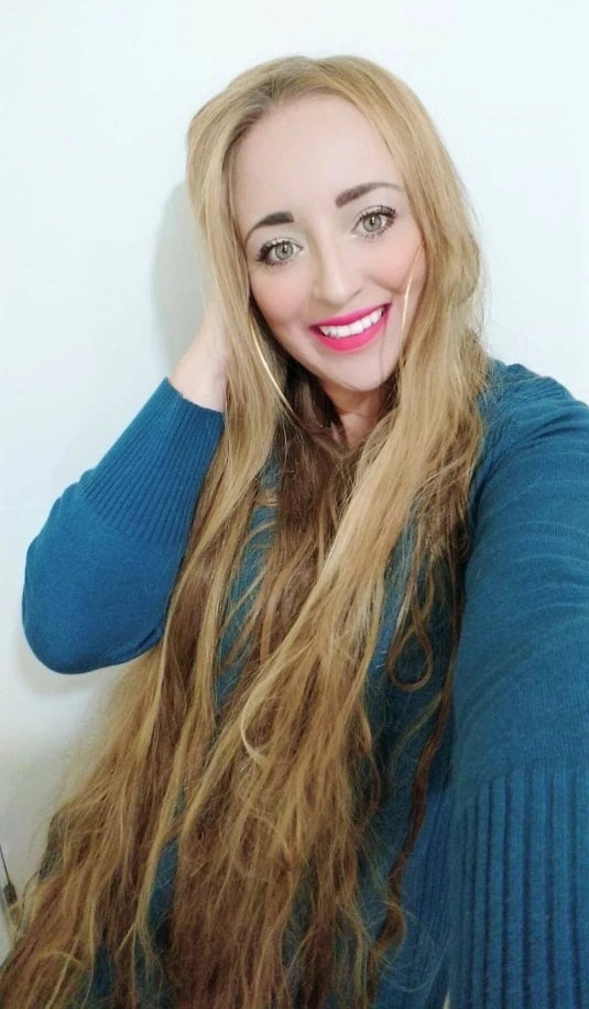 Pani Małgorzata nie kryje, że mężczyźni są pod wrażeniem długości i kondycji jej włosów. Instagramowy profil Polki śledzi natomiast w tym momencie 10 tys. użytkowników. Pani Małgorzata nie kryje, że mężczyźni są pod wrażeniem długości i kondycji jej włosów. Instagramowy profil Polki śledzi natomiast w tym momencie 10 tys. użytkowników.