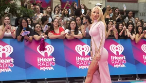 Iggy Azalea chwali się ciałem po ciąży. Zasługa Photoshopa?