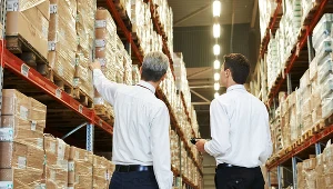 Pracownicy z Ukrainy chętnie zatrudniają się m.in. w magazynach logistycznych (zdj. ilustracyjne)