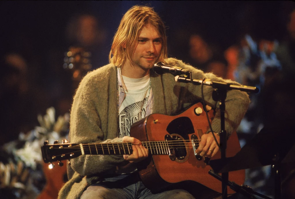 Kurt Cobain podczas koncertu Nirvany w ramach cyklu "MTV Unplugged" Kurt Cobain podczas koncertu Nirvany w ramach cyklu "MTV Unplugged"