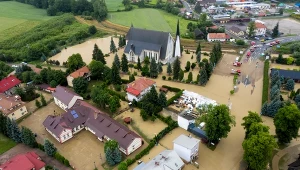 Na zdjęciach z lotu ptaka zalania w Łapanowie koło Wieliczki