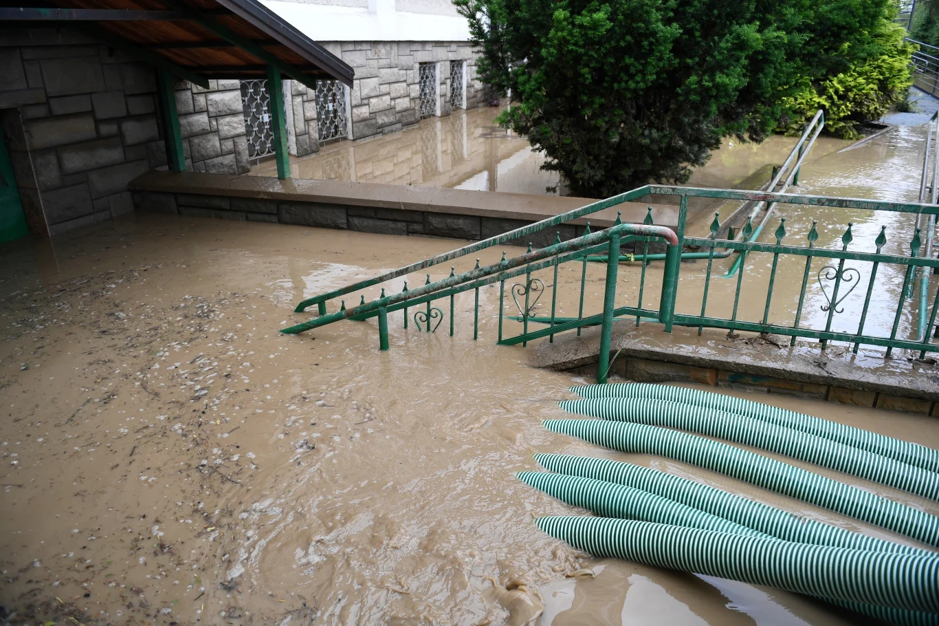 W związku z lokalnymi powodziami w woj. małopolskim wojewoda Piotr Ćwik, wspólnie z prezydentem Andrzejem Dudą, wezmą udział w sztabie kryzysowym w Małopolskim Urzędzie Wojewódzkim w Krakowie.