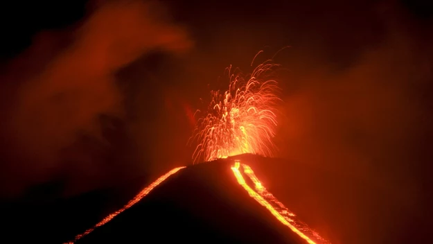 W sobotę 20 czerwca doszło do erupcji wciąż czynnego wulkanu. Zdjęcia wykonano z pobliskiej wioski Rodeo.