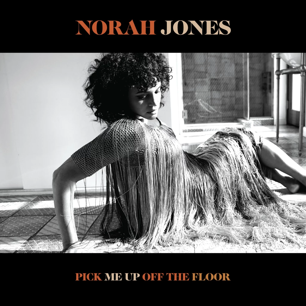 Norah Jones na okładce płyty "Pick Me up off the Floor"