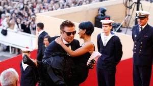Alec Baldwin i Hilaria Thomas przed pokazem filmu "Moonrise Kingdon" na festiwalu w Cannes w 2012 roku