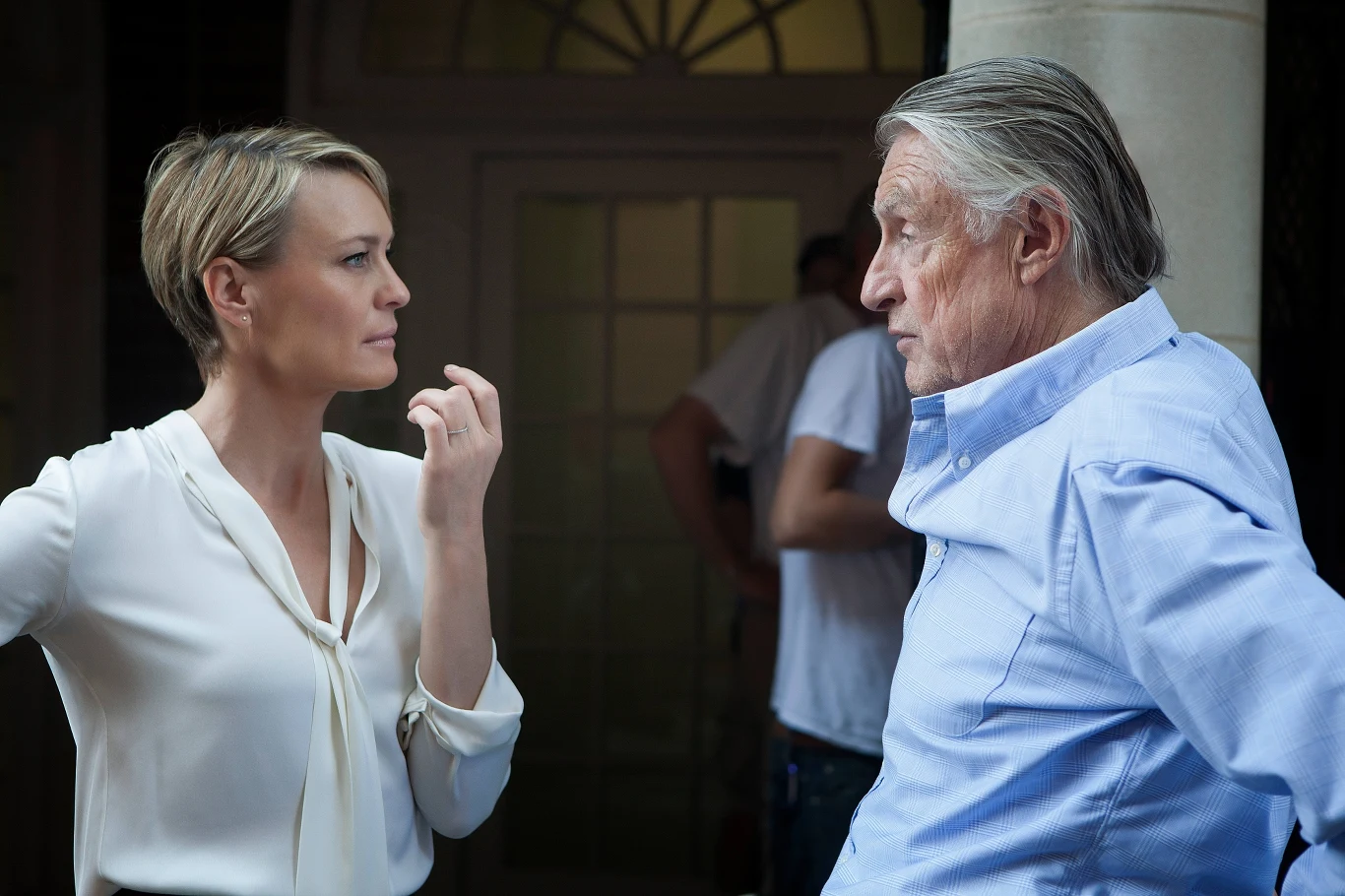 Robin Wright i Joel Schumacher na planie serialu "House of Cards" Robin Wright i Joel Schumacher na planie serialu "House of Cards"